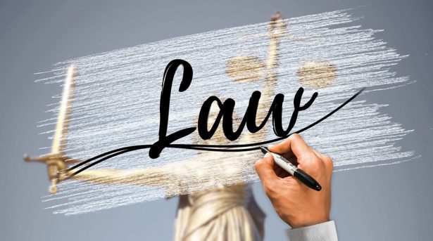 Người luyện thi topic Law cần chú ý đến nhiều từ vựng quan trọng