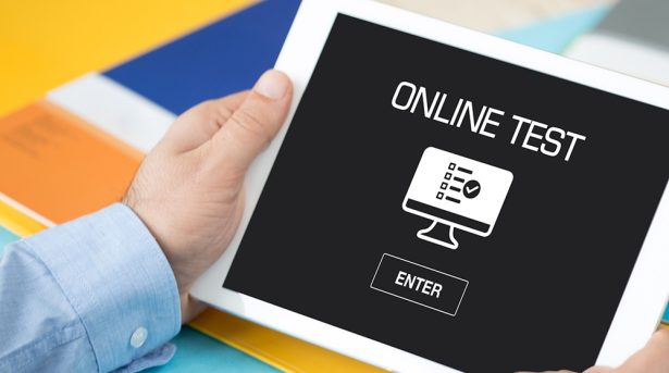 Làm online test giúp người học tiết kiệm chi phí và thời gian (Nguồn ảnh: Internet)