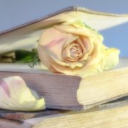 Giải đề IELTS Speaking Part 2: Describe Your Favorite Book