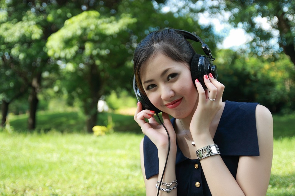 Để cải thiện kỹ năng, bạn nên nghe từ nhiều nguồn khác nhau