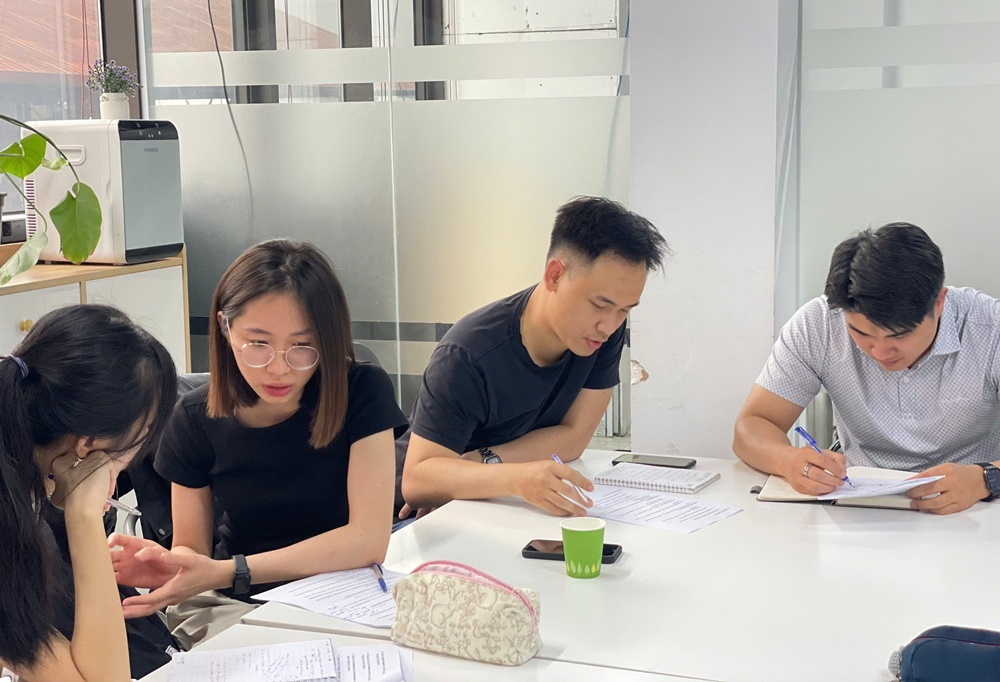 Bài tập từ loại tiếng Anh phổ biến là điền dạng đúng của từ trong ngoặc