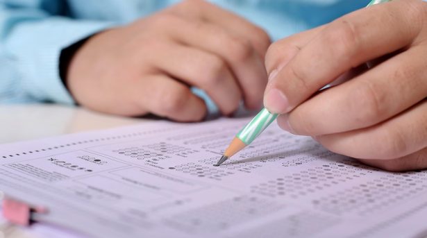 Người luyện thi cần tìm các bộ đề thi thử IELTS 2025