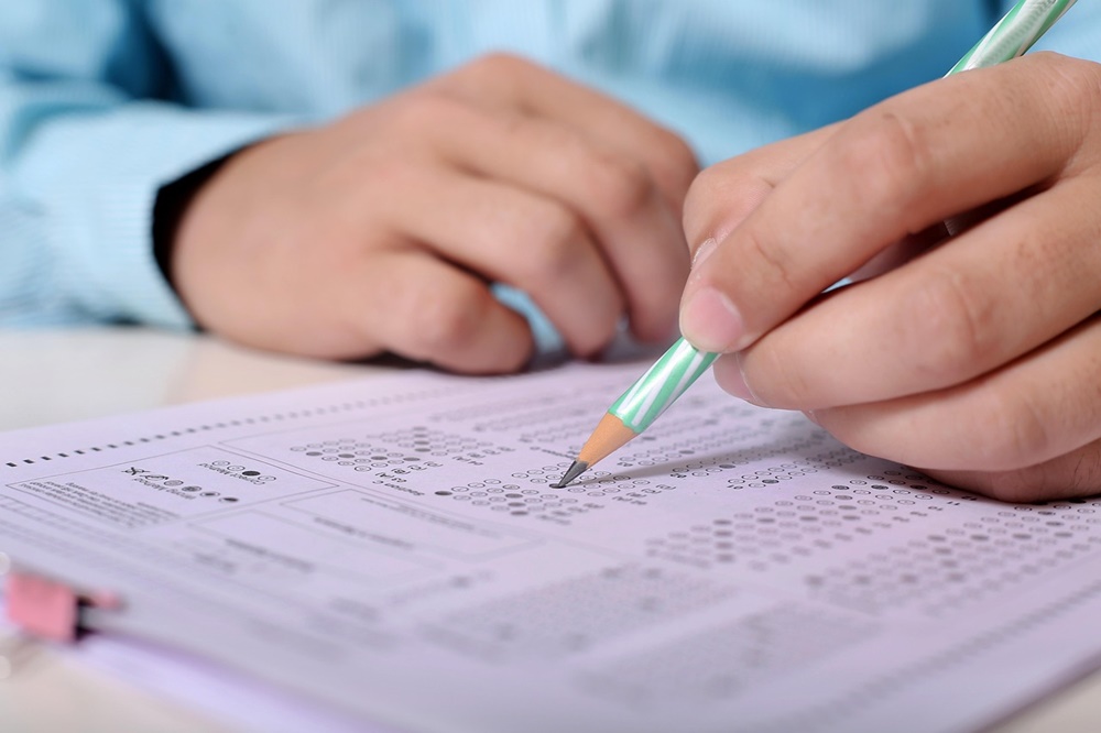 Người luyện thi cần tìm các bộ đề thi thử IELTS 2025